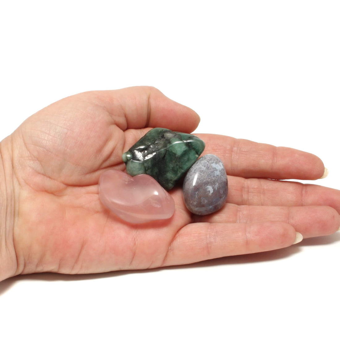 Krystalsæt til Kærlighed og Harmoni vist i hånden