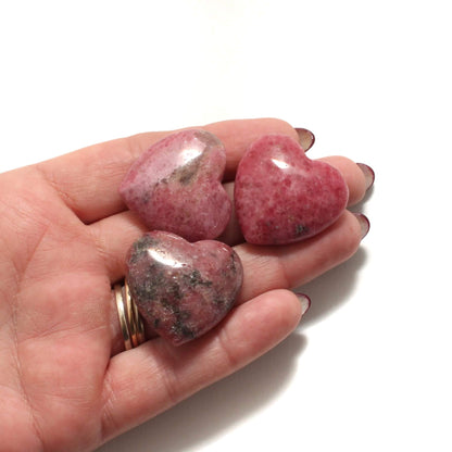 Rhodonit hjerter - Shop.villalovis.dk